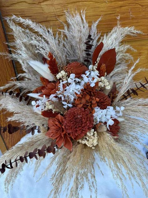 Fall Wedding Bouquets Boho, Fall Western Wedding Bouquets, Fall Bridal Bouquet October Rustic, Boho Western Wedding Flowers, Fall Sunflower Wedding Colors, Rustic Orange Wedding Flowers, Western Bride Bouquet, Burnt Orange And Green Bouquet, Western Wedding Ideas Decorations