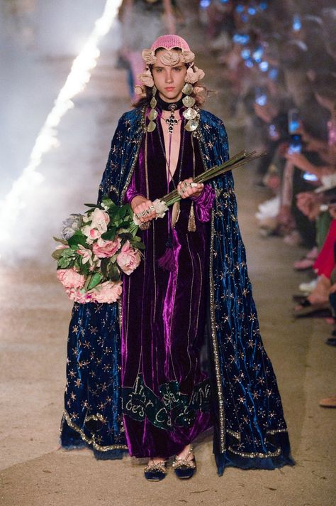 Gucci | Cruise 2019 | Look 12 Fashion Week 2020 Runway, 90s Fashion Runway, Gucci Fashion Show, Runway Fashion Vintage, Runway Fashion 2020, Fendi Runway, Winter Cruise, Gucci Cruise, Gucci Runway