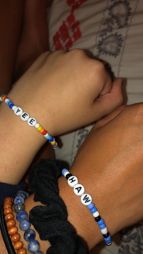 Cute Bracelet Ideas For Best Friends, Best Friend Braclet Ideas, Matching Bff Bracelets Beads, Matching Word Bracelets, Bad Word Bracelets, Bff Matching Bracelets Ideas, Funny Matching Bracelets, Cute Matching Bracelets For Best Friends, Matching Bracelets For Best Friends Diy