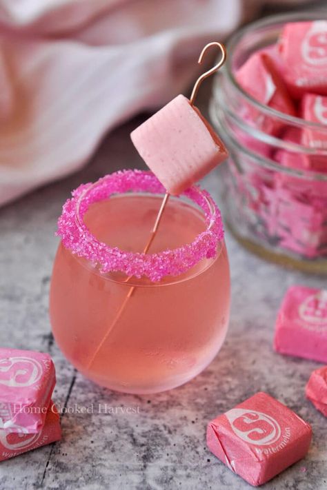 This adorable Pink Starburst Shot is bursting w/ sweet watermelon flavor just like starburst candy! Just three ingredients! Purple Gecko Shot Recipe, White Gummy Bear Shot, Gummy Bear Drink, Gummy Bear Shots, White Gummy Bear, Strawberry Starburst, Candy Shots, Starburst Candy, Chocolate Shots