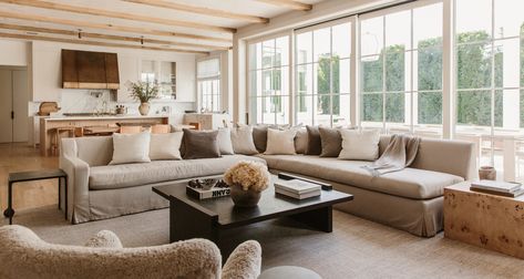 Nicky Kehoe Interiors, Jenni Kayne Kitchen, Sunken Living Room Off Kitchen, Room Remakeover, Jenni Kayne Home, Warm Farmhouse, Corner Bench Seating, Clements Design, Studio Lifestyle