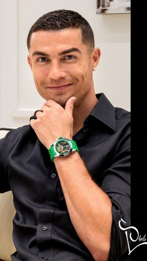 Cr7 Watch, Cr7 Haircut, Cristiano R, Handsome Football Players, Cr7 Football, Cristiano Ronaldo Style, Portugal National Team, Cristino Ronaldo, Football Stars