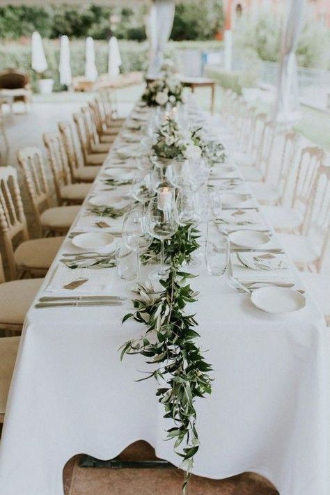 Rustic Wedding Decorations, Wedding Table Designs, Tafel Decor, The Golden Girls, Wedding Table Decorations, Long Table, Botanical Wedding, Wedding Table Settings, Lorde