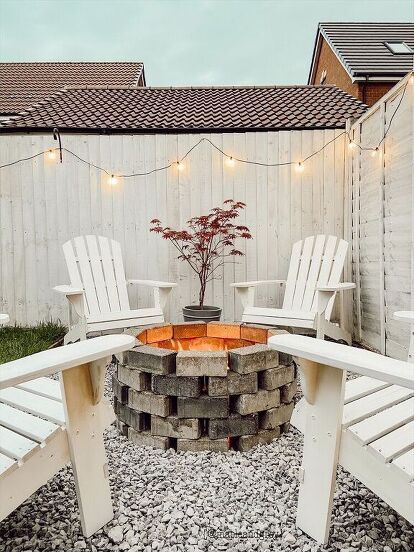 Tiny Backyard Fire Pit Ideas, Fire Pit Ideas Backyard Rental, Diy Small Fire Pit Ideas, Small Fire Pit Area Diy, Backyard Rental House Ideas, Small Fire Pit Ideas Backyard, Airbnb Backyard Ideas, Diy Fire Pit Ideas Cheap Simple, Rental Backyard Ideas