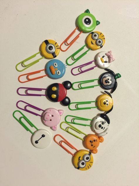 Disney Tsum Tsum polymer clay bookmarks Disney Art Diy, Fimo Kawaii, Polymer Clay Kunst, Polymer Clay Disney, Clay Crafts For Kids, Tanah Liat, Disney Tsum Tsum, Polymer Clay Diy, Polymer Crafts