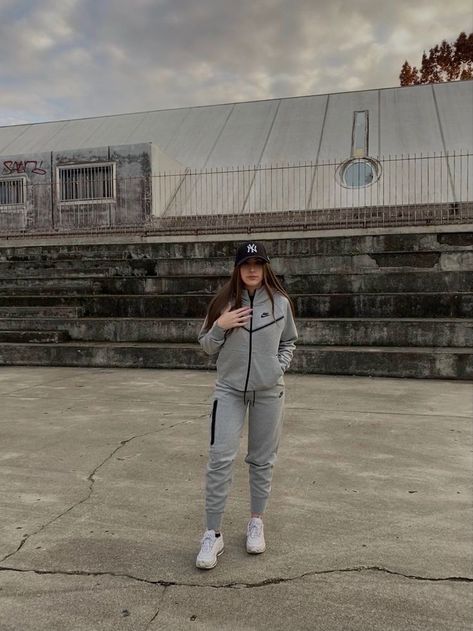 Tech Fleece Girl, Drip Outfits Women, Nike Tech Tracksuit, Nike Tech Fleece Tracksuit, School Layout, Tech Outfit, Fleece Outfit, Tech Girl, Tech Women