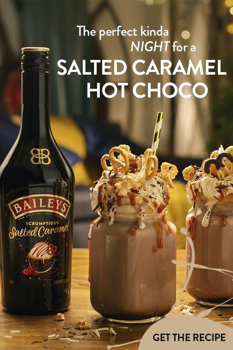 Alcohol Hot Chocolate Drinks, Caramel Hot Chocolate Recipe, Salted Caramel Drinks, Baileys Salted Caramel, Baileys Recipes Drinks, Caramel Cocktail, Alcohol Chocolate, Hot Chocolate Powder, Caramel Hot Chocolate