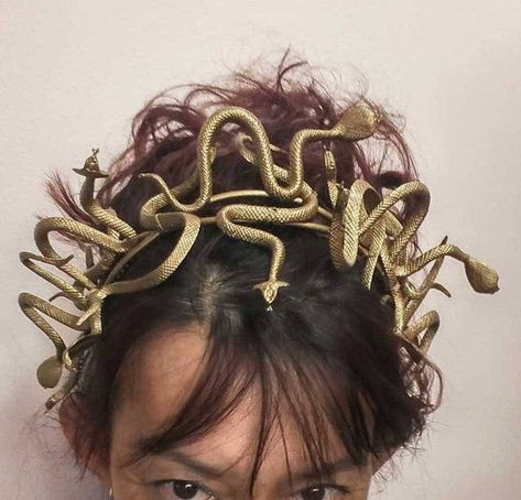 Bookish Costumes, Snake Headpiece, Halloween Medusa, Snake Headband, Beautiful Medusa, Look Da Festival, Medusa Greek Mythology, Medusa Halloween Costume, Medusa Headpiece