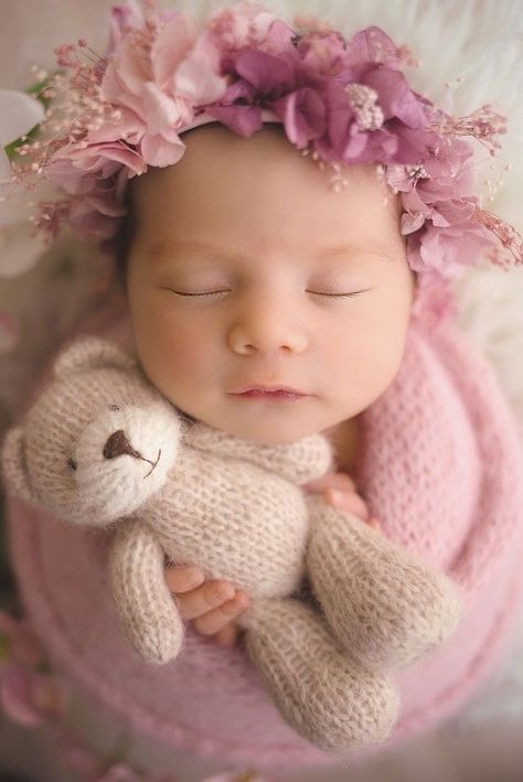 Easy Newborn Poses At Home, Newborn Photography Girly, Birth Photoshoot, Foto Newborn, Baby Pictures Newborn, Newborn Photography Poses, Magnolia Baby, Newborn Baby Photoshoot, Newborn Baby Photos