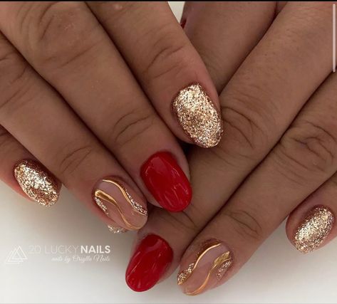 Shellac Nails Winter 2023, Red And Gold Glitter Nails, Christmas Nails Red And Gold, Short Winter Nails, Mega Base, Nail Makeover, Gloss Nails, Xmas Pics, Shellac Nail Art