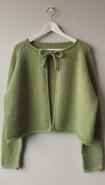 Green Cardigan, Cardigan Pattern, Jacket Pattern, Drops Design, Knit Outfit, Knitting Inspiration, Knit Jacket, Knitting Patterns Free, Free Knitting