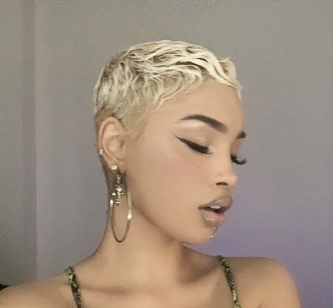 #hair #blondehairstyles #shorthairstyles Bald Baddie, Low Haircuts, Shaved Hairstyles, Short Shaved Hairstyles, Natural Curly Hair Cuts, Woman Hair, Hair Things, Finger Waves, Hair Aesthetic