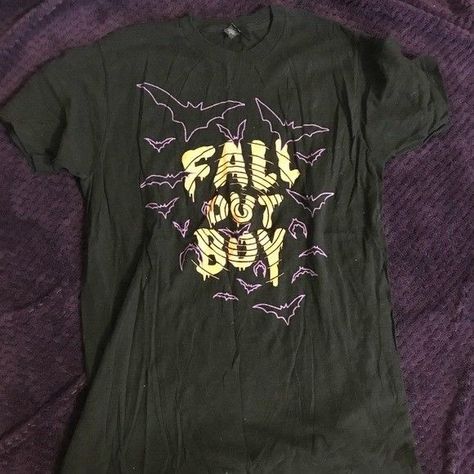 T Shirt Poster, Aesthetic Women, Fall Out Boy, Vintage Shorts, Dream Clothes, T Shirt For Men, Boys T Shirts, Colorful Hoodies, Baby Tshirts