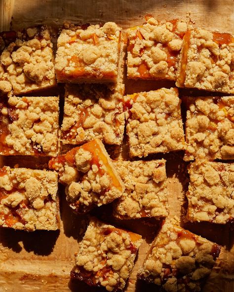 Peach Bars, Peach Cobbler Bars, Peach Pie Bars, Peach Crumble Bars, Peach Crumble, Crumble Bars, Baking Company, Baking Project, Brownie Bar