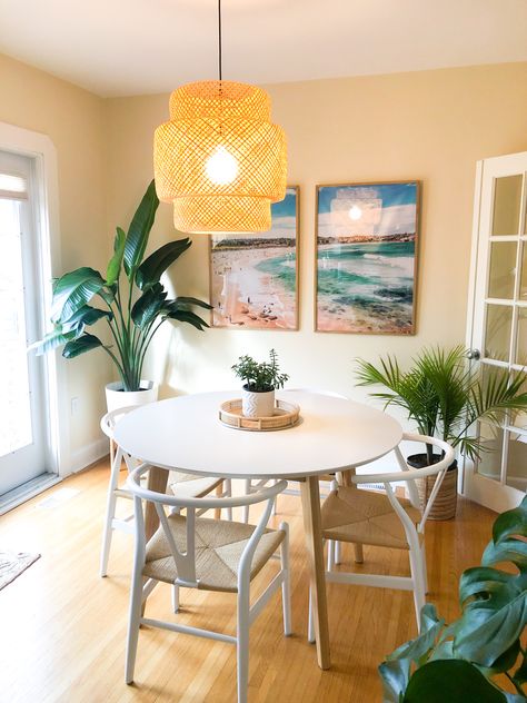 Beach Aesthetic Dining Room, Boho Coastal Dining Room, Beachy Kitchen Decor, Boho Beach Apartment, Boho Beach Home Decor, Small Apartment Plants, Boho Beach House Decor, Hippy House, Beach Apartment Decor