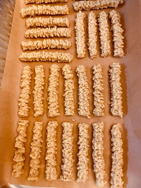 “Hilwa Dyl Makina” Moroccan tea cookies — Moroccan Mommy Moroccan Pastries, Tea Cookies Recipe, Moroccan Desserts, Moroccan Cookies, Moroccan House, Anise Cookies, Moroccan Tea, Cookie Maker, Orange Tea