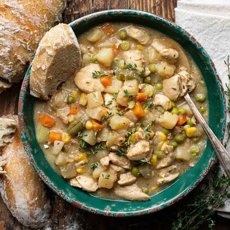 Old Fashioned Chicken and Vegetable Stew Vegtable Stew, Chicken And Vegetable Stew, Creamy Chicken Stew, Chicken Vegetable Stew, Vegetable Stew Recipe, Recipe With Chicken, Chicken Tikka Masala Recipes, Peas And Carrots, Rosemary And Thyme