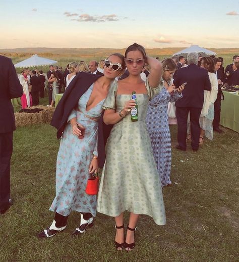 This Fashion Editor Had The Coolest Wedding To Hit The English Countryside Cocktail Wedding Attire, Garden Chic Wedding, Garden Party Outfit, English Country Weddings, English Garden Wedding, Formal Wedding Guests, Floral Bridesmaid Dresses, Dress Code Wedding, English Wedding