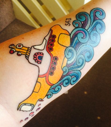 Very fresh & new tattoo! Yellow Submarine 🤘🏻😍 Beatles Tattoo Sleeve, The Beatles Tattoo Ideas, Yellow Submarine Tattoo, Submarine Tattoo, Beatles Tattoo, Yellow Submarine Art, Beatles Art, Back Of Shoulder Tattoo, Memorial Tattoos