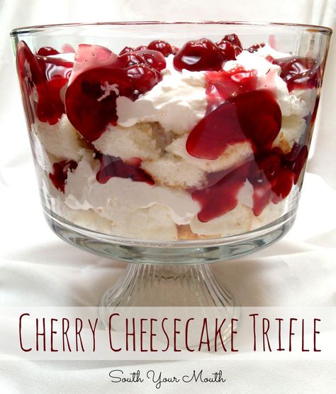 tailgate trifle 2 Pudding Recept, Punch Bowl Cake, Trifle Dessert Recipes, Strawberry Shortcake Cheesecake, Cheesecake Trifle, Cheesecake Parfaits, Parfait Desserts, Creme Dessert, Trifle Desserts