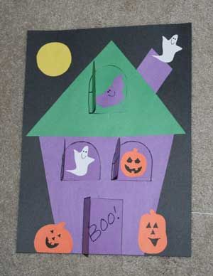 The Home Teacher: Haunted House (13 Days of Halloween Ideas) Haunted House Craft, Halloween Crafts Preschool, House Craft, Halloween Crafts For Toddlers, October Crafts, Crafts Preschool, Halloween Preschool, Fall Craft, Toddler Halloween