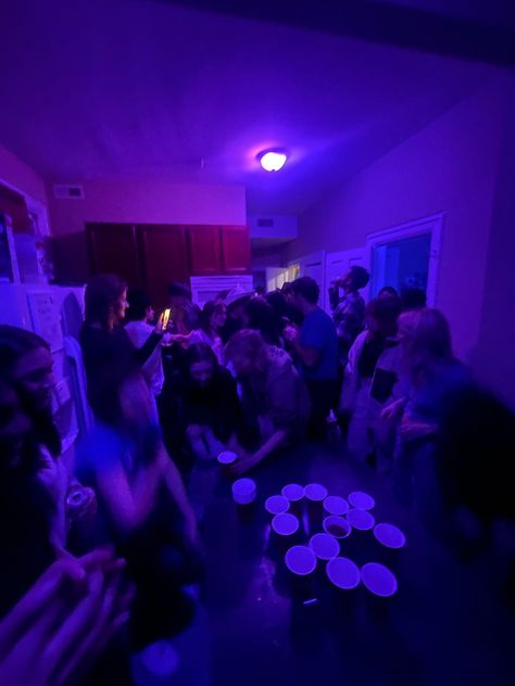 House Party Lighting, Uk House Party, Private Party Aesthetic, Party In House, Yolo Mindset, House Party Snaps, Kickback Party, College House Party, House Party Decor