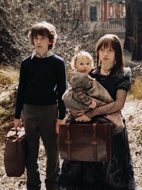 A Series of Unfortunate Events Liam Aiken, Baudelaire Children, Piskel Art, Unfortunate Events, Ewan Mcgregor, A Series Of Unfortunate Events, Book Tv, All Movies, Film Books