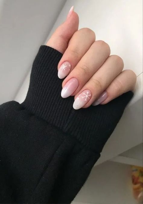 Winter Nails Round, Beli Nokti, Nokti Za Zimu, Snowy Nails, Band Nails, Cute Simple Nails, Nail Logo, Work Nails, Xmas Nails