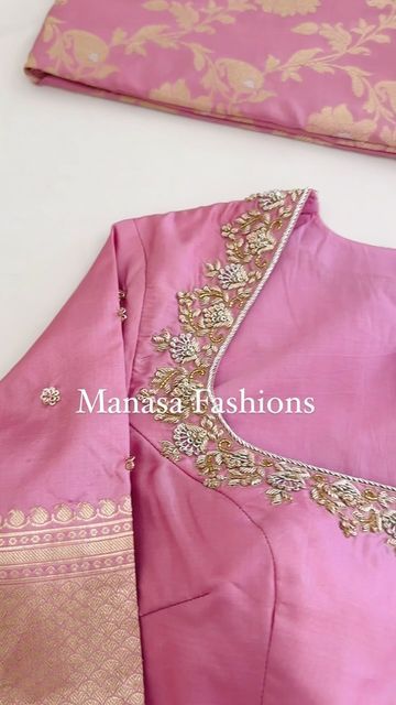 Gadwal Gap Border Sarees, High Neck Maggam Work Blouse Designs, Georgette Sarees Blouse Designs, Maggam Thread Work Blouse Designs, Marriage Blouses, Ghagra Design, Work Blouse Designs Latest, Wedding Blouses, Appliqué Work