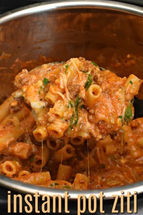 Under 30 minutes for this easy, flavorful Instant Pot Ziti Recipe. Packed with flavor and CHEESE, you'll love this delicious weeknight dinner in the pressure cooker! Instant Pot Ziti, Instant Pot Baked Ziti, Ziti Recipe, Instant Pot Pasta, Instant Pot Pasta Recipe, Ziti Recipes, Baked Ziti Recipe, Shugary Sweets, Dried Parsley