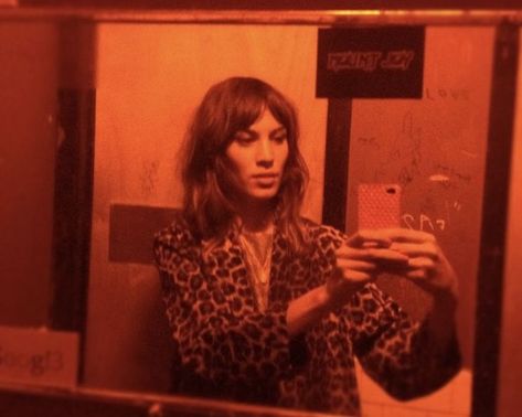 Alexa Chung Tumblr, Alex Alexa, Alex Chung, Cheetah Print Coat, Cheetah Coat, Alexa Chung Style, Models 90s, Beautiful Human, Nyc Girl