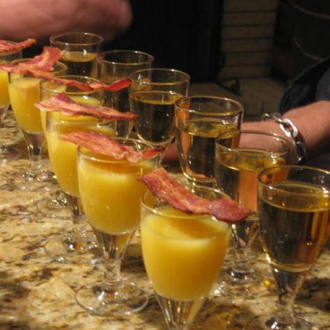 Breakfast Shots Alcohol With Bacon, Irish Breakfast Shot Recipe, Pancake Shot, Breakfast Shot, Bacon Party, Homemade Liquors, Pancakes Bacon, Pickle Vodka, Mix Drinks