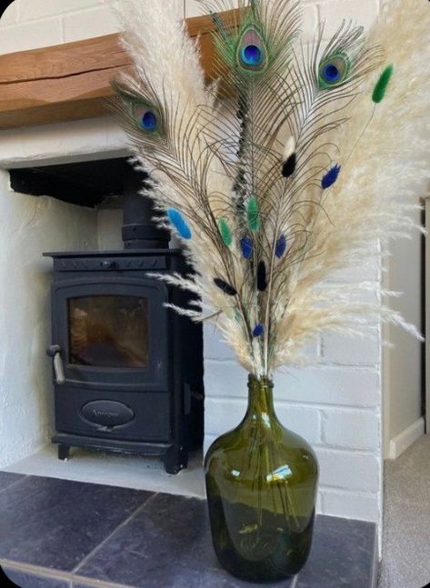 Peacock Feather Interior Home Decor, Peacock Feather Display, Peacock Feather Wedding Bouquet, Jayshree Krishna, Bouquet With Peacock Feathers, Peacock Feather Bouquet, Peacock Room Decor, Peacock Bathroom, Peacock Feather Decor