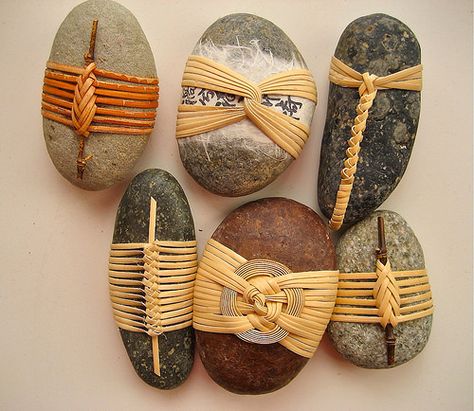 Cane wrapped rocks, Japanese basketry knots | Flickr - Photo Sharing! Wrapped Rocks, Hantverk Diy, Art Pierre, Japanese Rock, Stone Wrapping, Stone Crafts, Nature Crafts, Rock Crafts, Stone Rocks