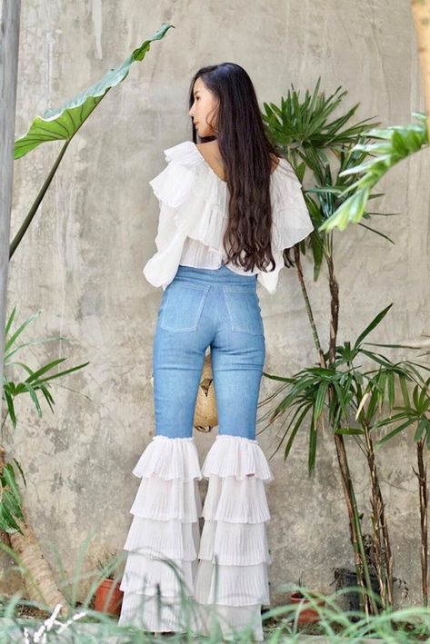 97d0145823aeb8ed80617be62e08bdccdesc42043360ri 70s Vintage Fashion, Knife Pleat, High Waist Denim, Pants Vintage, 70s Style, Bell Bottom Pants, Bell Bottom, Denim Outfit, 70s Fashion