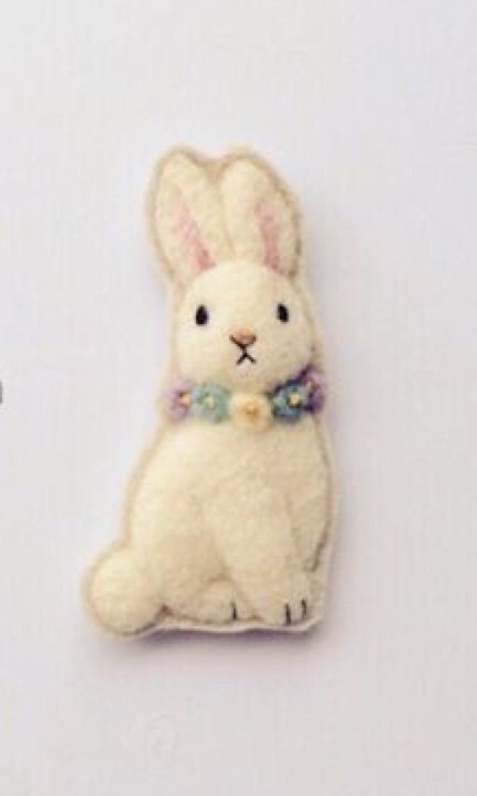 Felt Easter Crafts, Felt Rabbit, Felt Bunny, Felt Embroidery, Needle Felting Projects, Bunny Face, Felt Patterns, 자수 디자인, Creation Couture