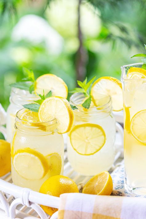 Old Fashioned Lemonade, Cocktails Made With Rum, Fun Party Drinks, Spiked Lemonade, Homemade Lemonade Recipes, Lemonade Cocktail, Pineapple Rum, Fresh Lemonade, Homemade Lemonade