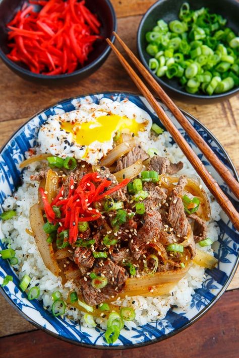 Gyudon (Japanese Beef Rice Bowl) Beef Rice Bowl Recipe, Beef Rice Bowls, Rice Bowl Recipe, Japanese Rice Bowl, Delicious Keto Recipes, Japanese Beef, Japanese Dinner, Beef Rice, Easy Japanese Recipes