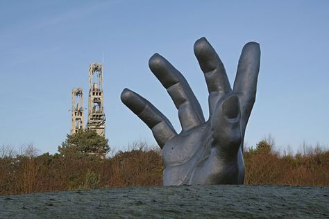 Thumbnail for version as of 12:04, 7 February 2011 Hand Display, Water Installation, Giant People, 7 February, Hand Statue, Show Of Hands, Hand Sculpture, Country Park, Found Art