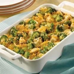 This saucy classic pairs cooked chicken or turkey with broccoli in a cheesy sauce, which stirs together easily. Bake until piping hot and serve with hot biscuits or noodles. Broccoli Divan, Broccoli Cooked, Chicken Broccoli Divan, Chicken Divan, Broccoli Bake, Dry Bread, Baked Corn, Baked Vegetables, Broccoli Cheese