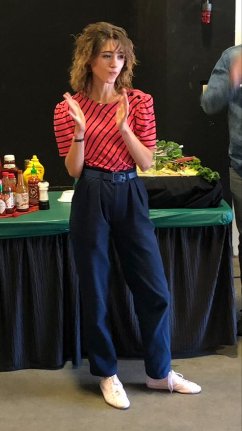 Natalie Dyer Outfit, Nancy Wheeler Fashion, Nancy Stranger Things Outfits, Stranger Things Fits, Natalia Dyer Outfits, Nancy Wheeler Style, Nancy Wheeler Outfit, 80s Outfits Women 1980s, 80s Outfits Women