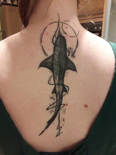 Zee Tattoo, Shark Tattoo Meaning, Hai Tattoo, Back Tattoo Women Spine, Hammerhead Shark Tattoo, Turtle Tattoo Designs, Shark Tattoo, Ocean Tattoos, Shark Tattoos