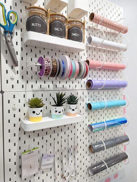 Cricut Organization using IKEA SKADIS Pegboard » MyMomCanCraft Ikea Skadis Cricut, Skådis Ikea Hack, Ikea Pegboard Craft Room, Cricut Pegboard Organization, Cricut Supply Organization, Ikea Peg Board Ideas, Ikea Skadis Pegboard Ideas, Ikea Skadis Hack, Skadis Ikea Ideas