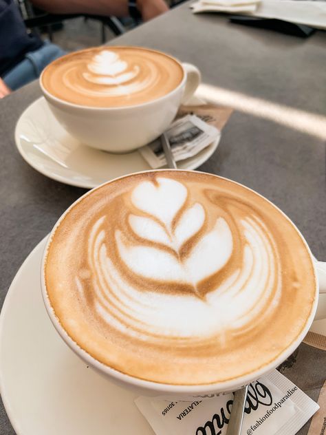 #cappuccino #lagodicomo #latteart #coffee #italy #lovely #aesthetic #goodmorning Cuppacino Coffee Aesthetic, Cappuccino Aesthetic Italy, Aesthetic Cappuccino, Cappuccino Aesthetic, Coffee Shop Photos, Italian Cappuccino, Perfume Ingredients, Aura Heart, Flat White Coffee