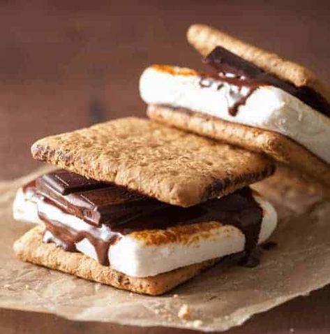 Cookie Dough Desserts, Chocolate Covered Bacon, Grill Dessert, Biscuits Graham, Homemade Marshmallows, Campfire Food, S'mores, Cherry Pie Filling, Köstliche Desserts