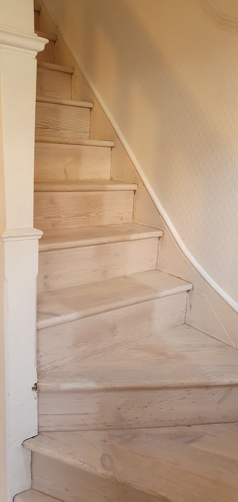 White Wash Stairs, Limewash Staircase, Limewash Stairs, Stairs Stained, Natural Staircase, Staircase Diy, Bedroom Stairs, White Wash Wood, Pine Trim