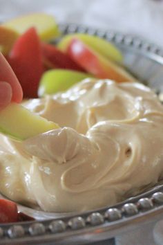 Apple Dips, Cream Cheese Apple Dip, Apple Dip Recipe, Sweet Dip, Fruit Dips, Caramel Apple Dip, Fruit Dips Recipes, Caramel Dip, Cheese Dip Recipes