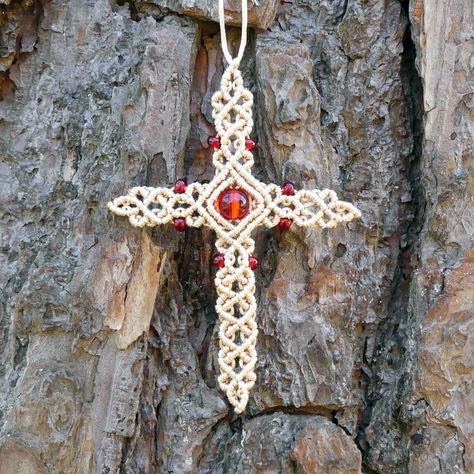 Macrame Cross, Angel Diy, Macrame Jewelry Tutorial, Macrame Colar, Macrame Bracelet Tutorial, Free Macrame Patterns, Macrame Knots Tutorial, Macrame Bracelet Patterns, Macrame Knots Pattern