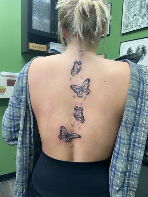 Butterfly Spin Tattoo, Tattoo Ideas Female Spine, Butterfly Spine Tattoo, Tattoo Rug, Chest Tattoo Drawings, Spine Tats, Basic Tattoos, Flower Tattoo Arm, Petite Tattoos