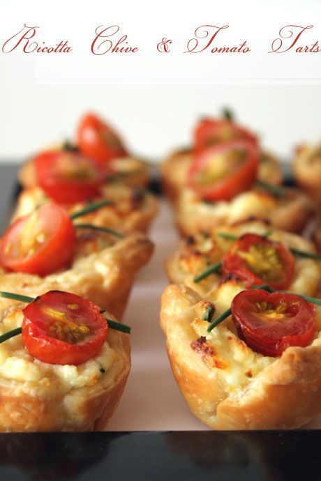 Ricotta, Chive & Tomato mini tarts Ricotta Tomato, Tomato Tarts, Tomato Tart Recipe, High Tea Food, Mini Tarts, Small Appetizers, Cupcake Tray, Tomato Tart, Tea Party Food